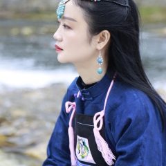 朋友相聚齐欢乐