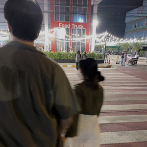 บอกรักผิดมั้ย