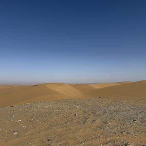 时间的长河很慢 刚好够我为你两难