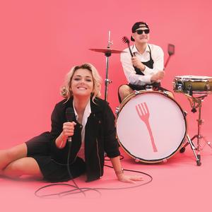 Praca na tacy (PARODIA APT. ROSÉ & Bruno Mars) (feat. Baku Family & LETNI)