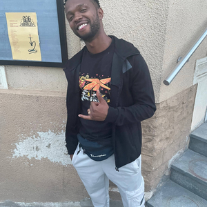 É Di Crazy (feat. Snakedizzy)