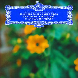 Långsam färd över mörkt smaragdskimrande djupt vatten