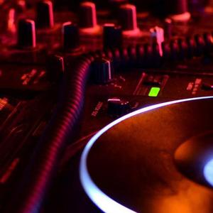 登顶夕阳现 伴奏