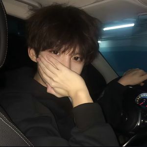 可惜风太大，吹散了回答