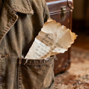 旧外套里的墓志铭