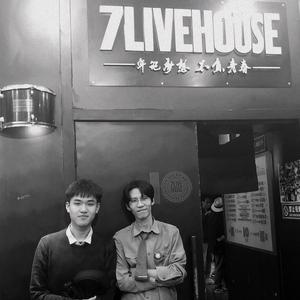 海盗船长骑着摩托车去南京，在太平洋西岸和影子先生一起唱着你的影子和一些歌