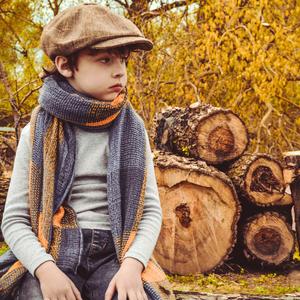 숲속 나무꾼의 장작패는 소리