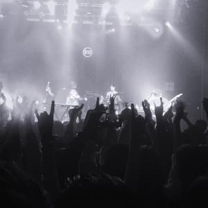 告五人-爱在夏天（live合唱现场版）（没有现场怎么办 remix）