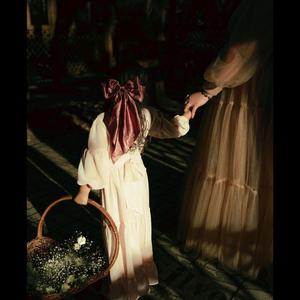 Маленькой девочкой