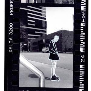 想和你躺在草地分享整片星空