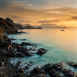 Komodo Sunrise Waves