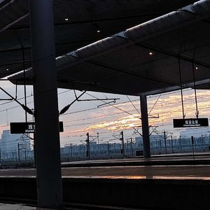 这世界太快，我们能不能例外