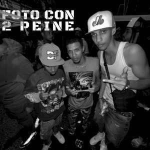 Foto Con 2 Peine (Version Alien)