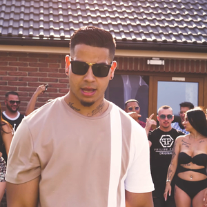 Štěstí (feat. Aly Bee)