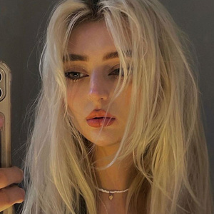 Snap (Ultra Slowed) (TikTok Remix) - Snapping one, two, where are you? You're still in my heart, snapping three, four