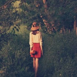 脚印在青苔上慢慢融化