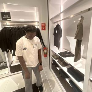 2 Seconds (feat. Jaharii)