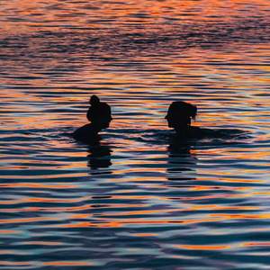 我们像兄弟不太像闺蜜 伴奏