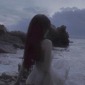 玫瑰为谎言蹉跎