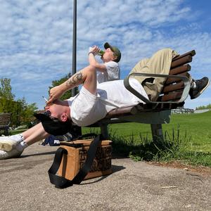 God Dag (feat. Alkolama)