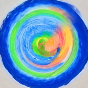 アーモンドミルクを注いで