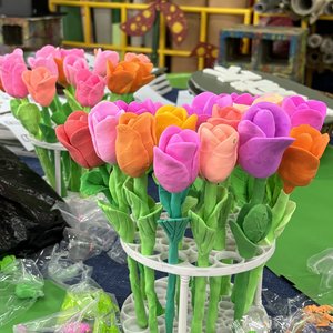 可惜风太大 吹散了回答