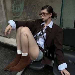 千山我独行，不必相送，