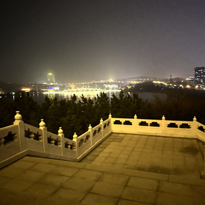 《雨夜哽咽》
