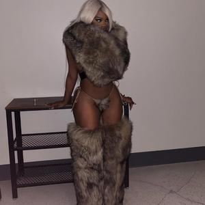 CLOUT (feat. purcosex, NovaGalore, Jadè & Tre Milano)