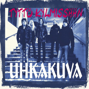 Tyttö kylmissään