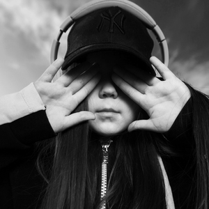 В черной комнате