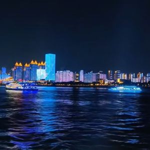银河碎在晚风里