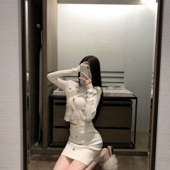 杯中倒满无情酒