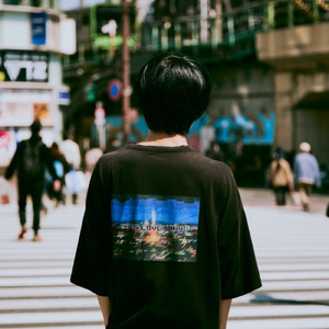 曇り空の下より