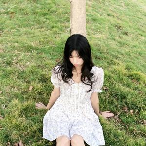 挥着翅膀的女孩