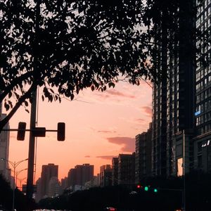 中间人了