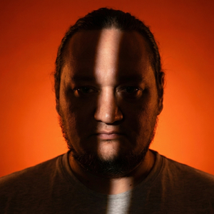 Вынужден работать