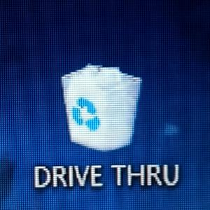 DRIVE THRU (feat. cheo no es de aqui & Bruno Mendozza)