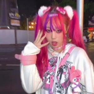 Love blooming in the second dimension