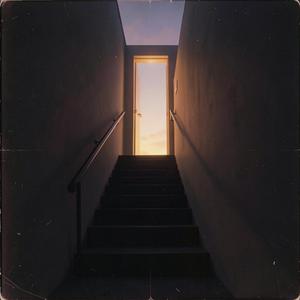 검은 계단 위를 걸어