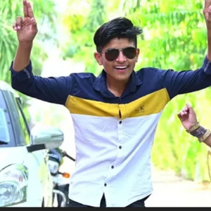 लहरावे खुल्ला बाल