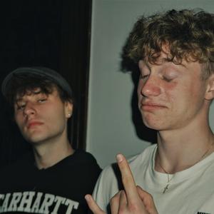 szkieletory (feat. PIKI)