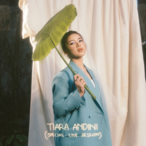 Menjadi Dia (Special Live Session)