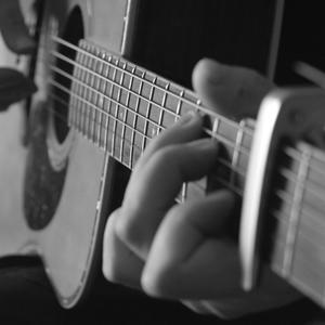 我用50块钱的后期写一首关于你的歌，毕竟我曾用12块钱收买过你的心