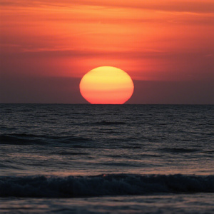 波光粼粼的海