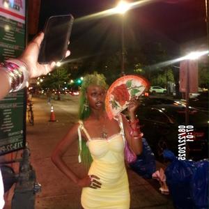 House wife (feat. NIYAJXDEE)