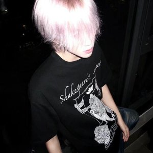 向前推进 0.8（3D环绕）