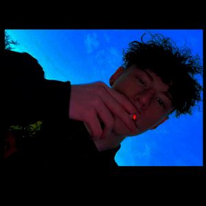 Черный локон