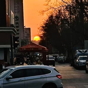 日出的“十万字”解析