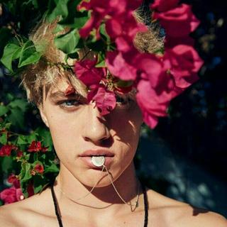 『哭吧』当欧美歌手吟诉着悲蓝故事